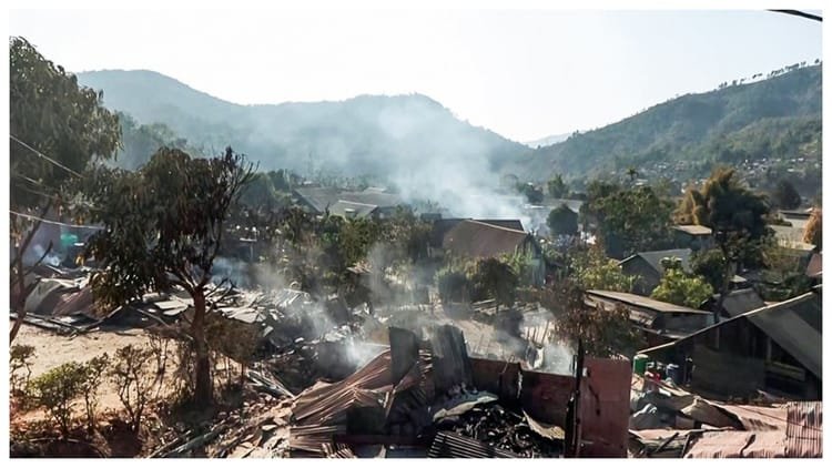 Manipur Unrest:मणिपुर के उखरुल में फिर भड़की हिंसा; 21 घर जलाए, शांति बहाली की कोशिश में जुटा प्रशासन